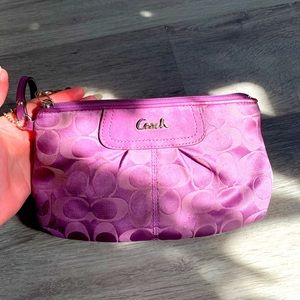PRETTY PURPLE COACH PURSE !!